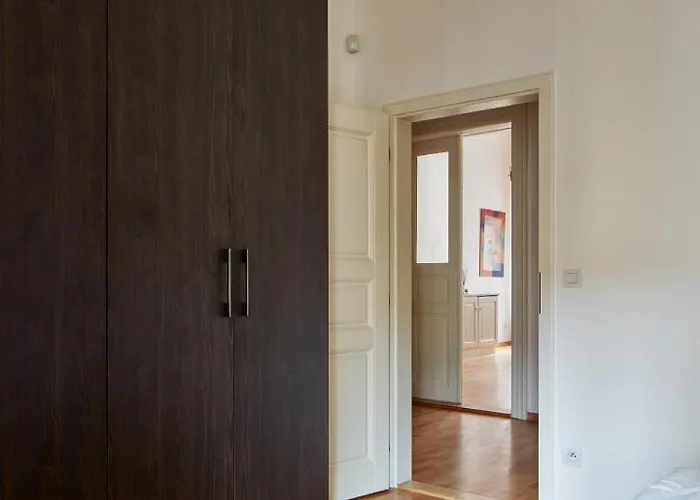 Days - One-bedroom With Balcony And Elevated Chill Zone In Old Town