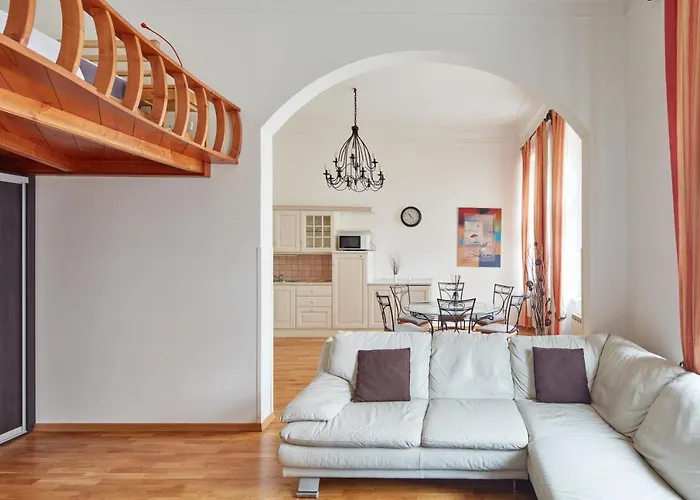 Days - One-bedroom With Balcony And Elevated Chill Zone In Old Town *