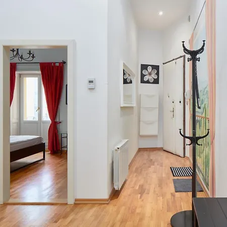 Days - One-bedroom With Balcony And Elevated Chill Zone In Old Town Praga