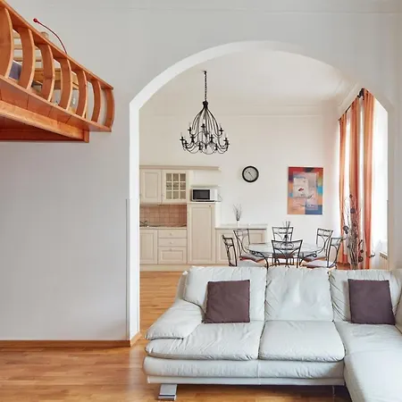 Days - One-bedroom With Balcony And Elevated Chill Zone In Old Town *